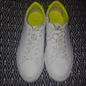 Givenchy Low Top Sneaker